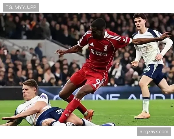 阿姆斯特朗状态回暖闪耀英超，新赛季表现引关注