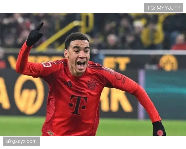 穆西亚拉对拜仁展现高度忠诚，近期表现稳健备受期待