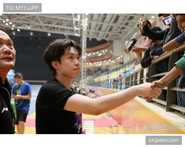 王楚钦比赛场上秒变冷面杀手，家里却像邻家大男孩一样撒娇？