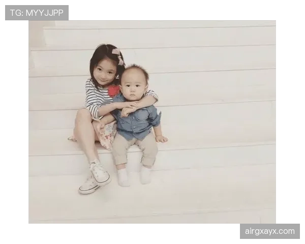 李小鹏退役后这生活也太松弛了吧，带娃逛超市穿拖鞋被偶遇